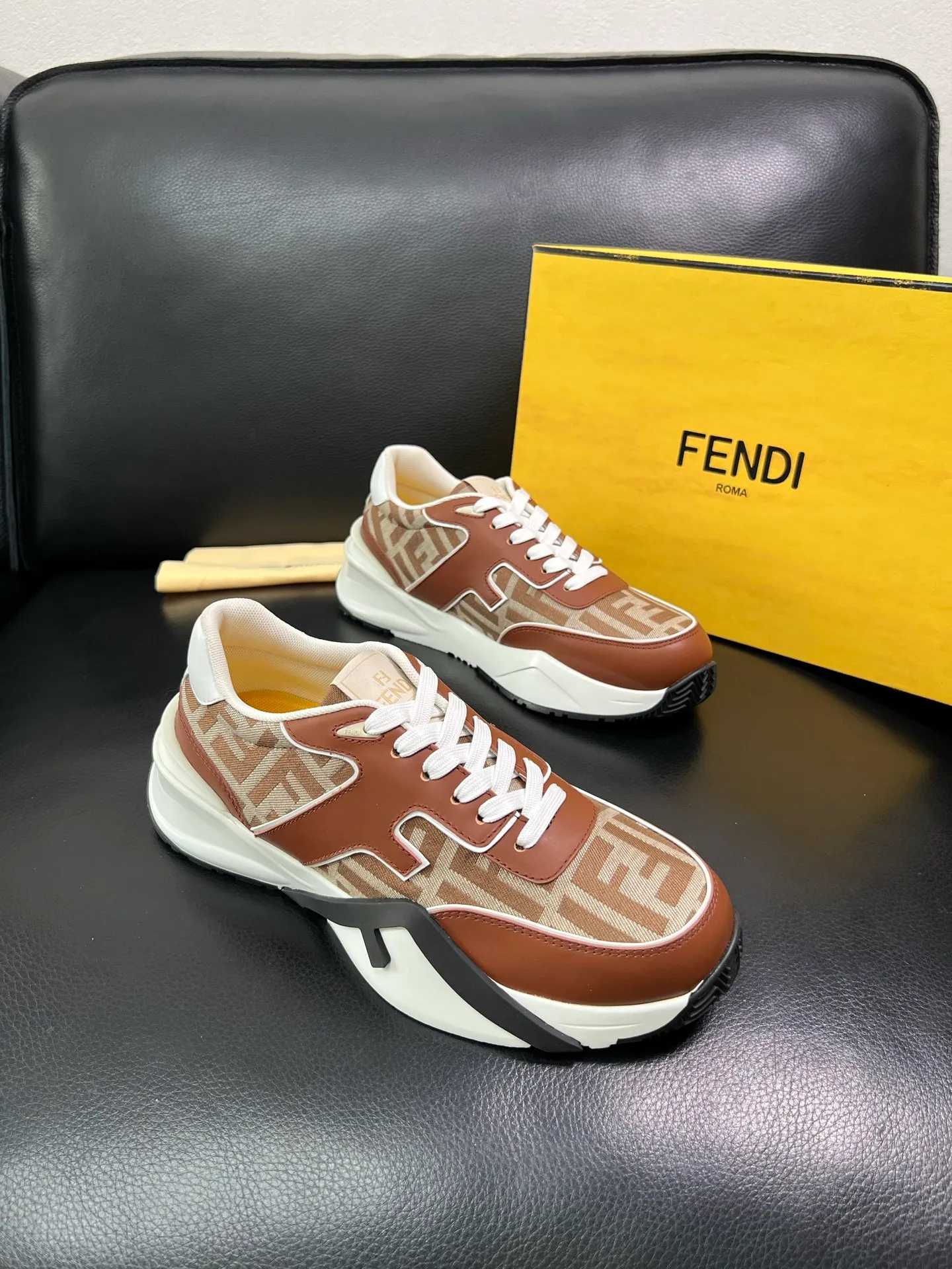 Men's shoes 💰840 FENDI top purchasing Fendi counters are equipped with the original factory, original fabrics imported from Italy, breathable and comfortable cowhide lining, soles: original soles specially provided by the original factory are super comfortable, original factory orders 🔍high quality, you can enter and exit the counter at will, welcome to compare, code number 39-44 (customized 38-45) 85856